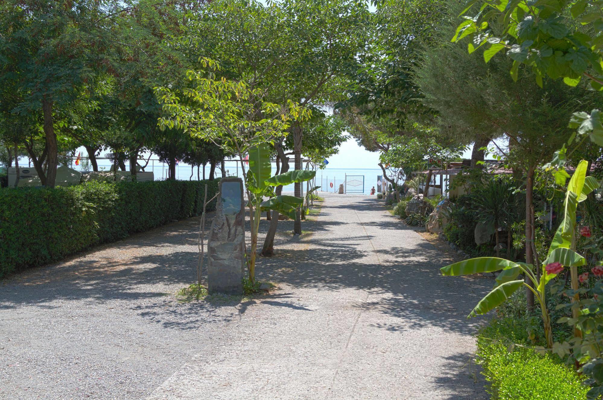 Campsite La Focetta Sicula 2*